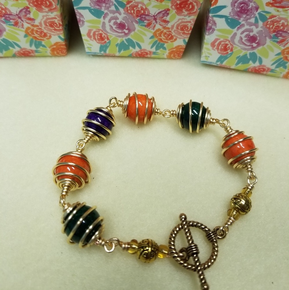 Gold Tone Swirl Bracelet!